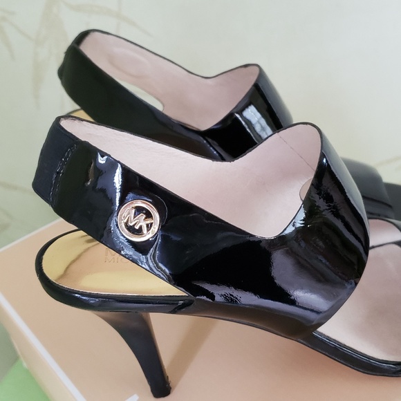 MICHAEL KORS WOMEN'S ROCHELLE OPEN TOE SHOES: BLACK PATENT 9M PRE-OWNED W/BOX - Picture 5 of 16